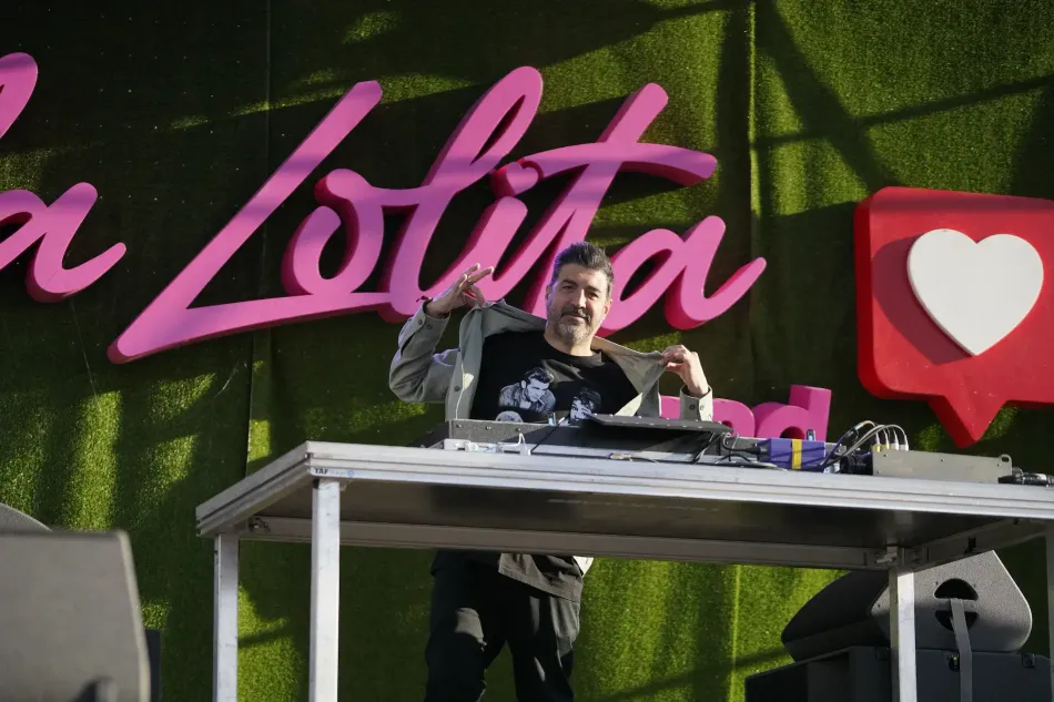 DJ en el evento.